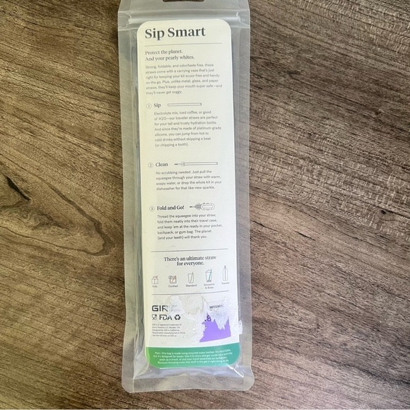 GIR Traveler Size Ultimate Reusable Silicone Foldable Straw Kit - Picture 4 of 7